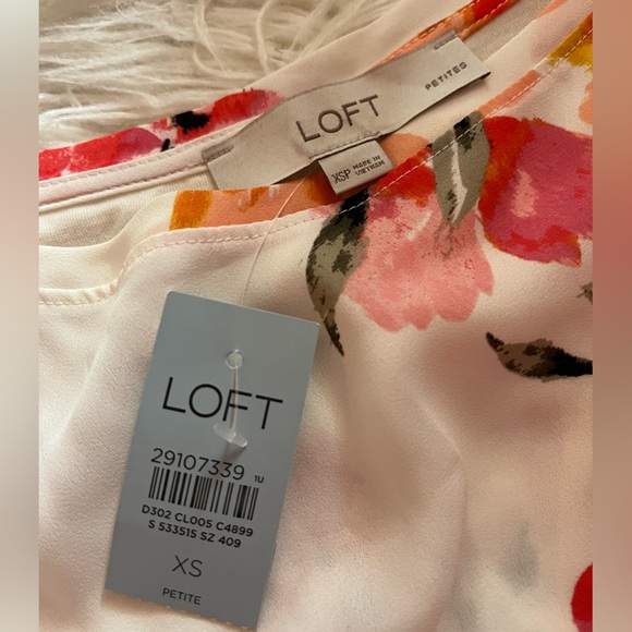 NWT LOFT Floral Flutter Sleeve Blouse Size XSP - Picture 2 of 4